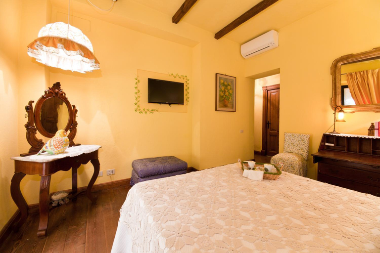 Bedroom, Aquilamaior, Roma