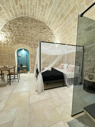 Others 3, Amale Suite 25 Medioevo Design, Bari