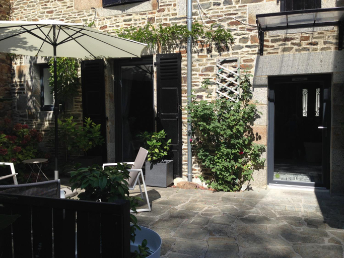 Others 5, Mont B&B, Manche