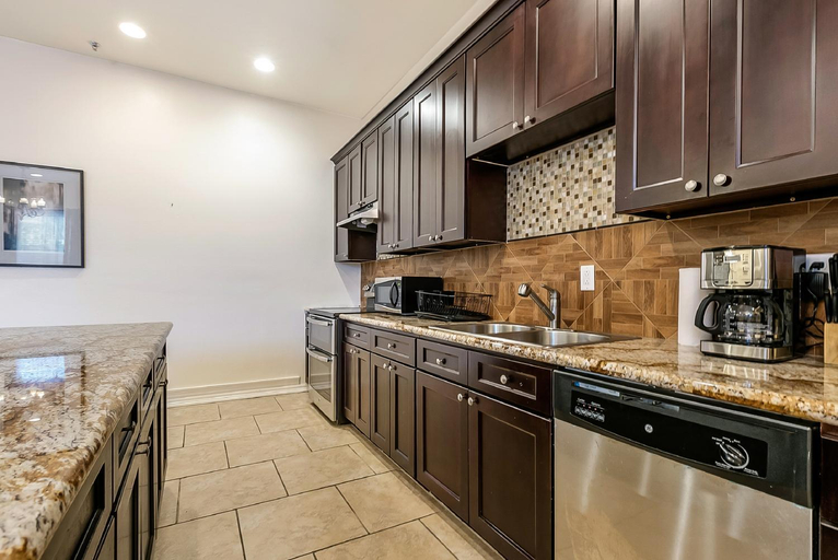 Others 2, Spacious 3BR/2.5BATH Condo in Great location, Orleans