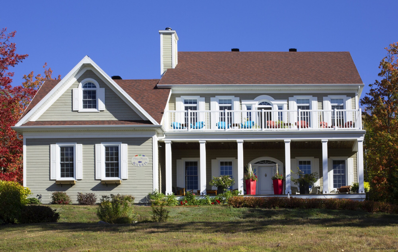 Exterior & Views