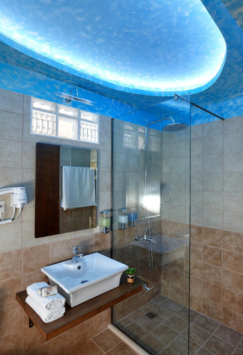 Bathroom 5, Villa Feronia, Crete