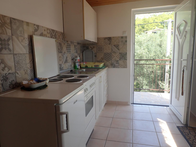 Others 5, Apartments Velebit, Starigrad