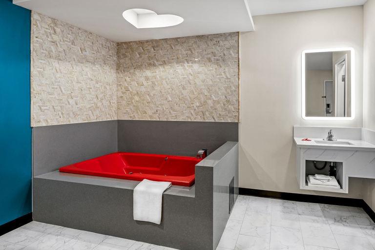 Bathroom 2, La Mirage Inn - Long Beach, Los Angeles
