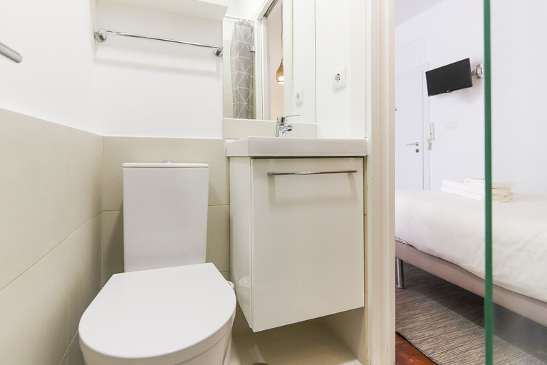 Bathroom 4, Santos Tiny Studio II by Homing, Lisbon