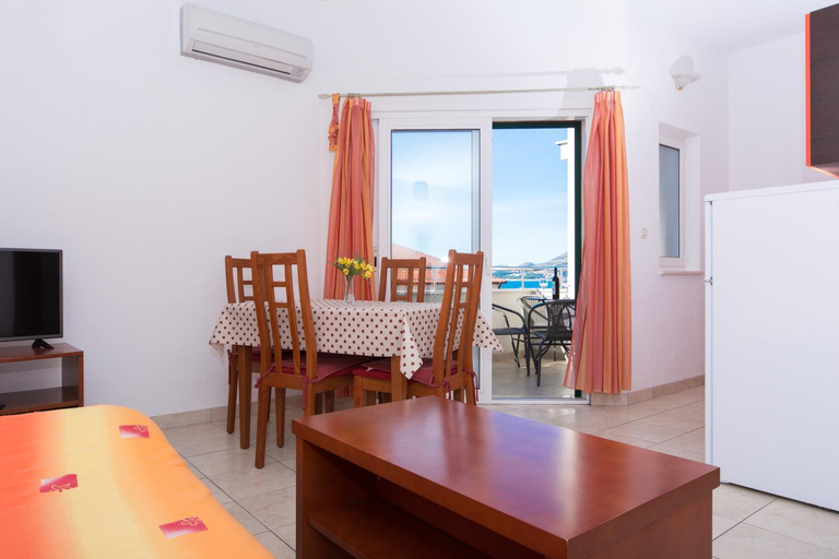 Others 4, Apartments Fumija, Okrug
