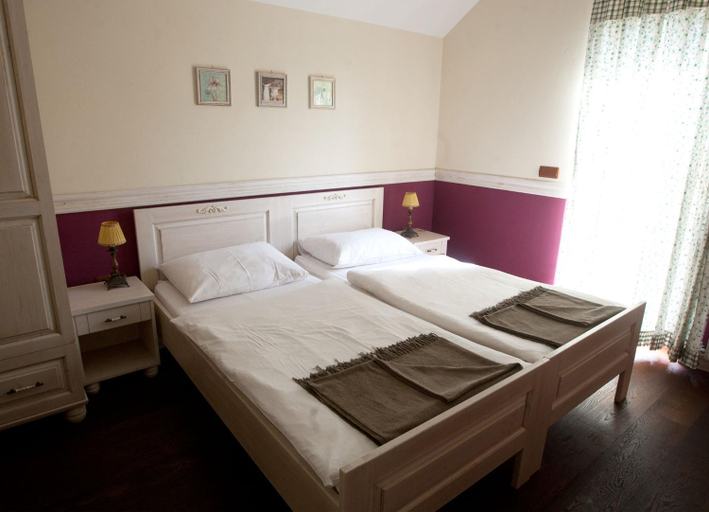Bedroom 2, Turisticna kmetija Weiss, Tabor