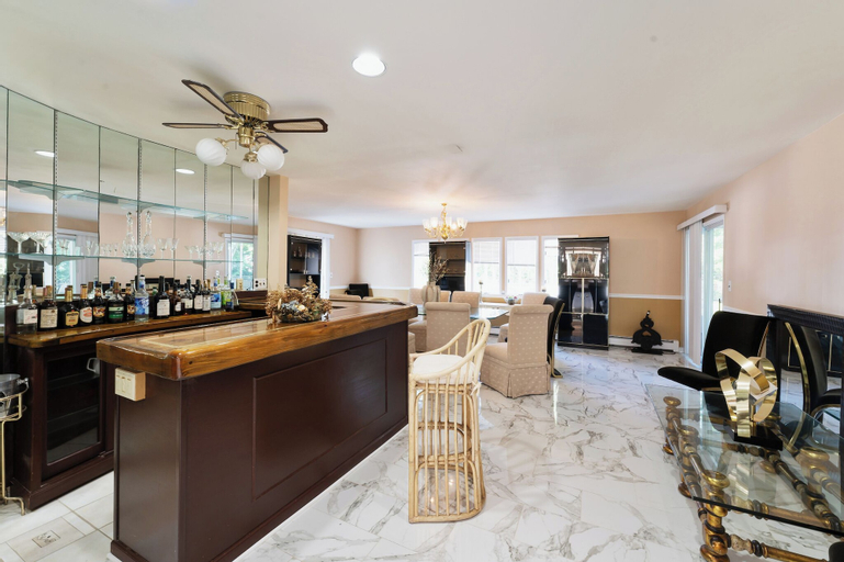 Food & Drinks, LUXURY BAY SHORE HOME, Suffolk