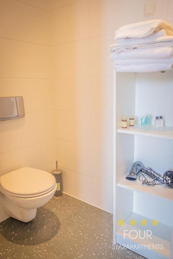 Bathroom 3, Stylish coastal apartment, The Hague