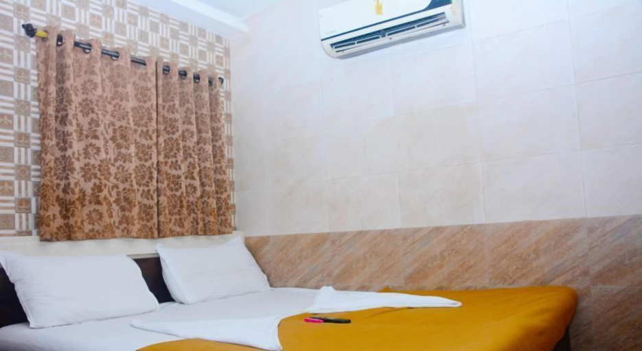Bedroom 2, Hotel National Residency, Mumbai Suburban