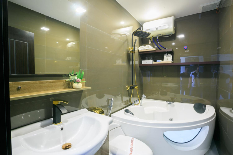 Bathroom 3, Pham Ha Hotel, Hải An