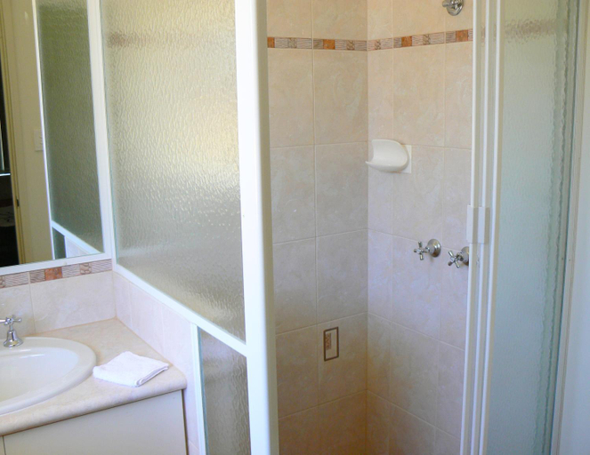 Bedroom 3, Geraldton Luxury Vacation Home with free Streaming, Geraldton
