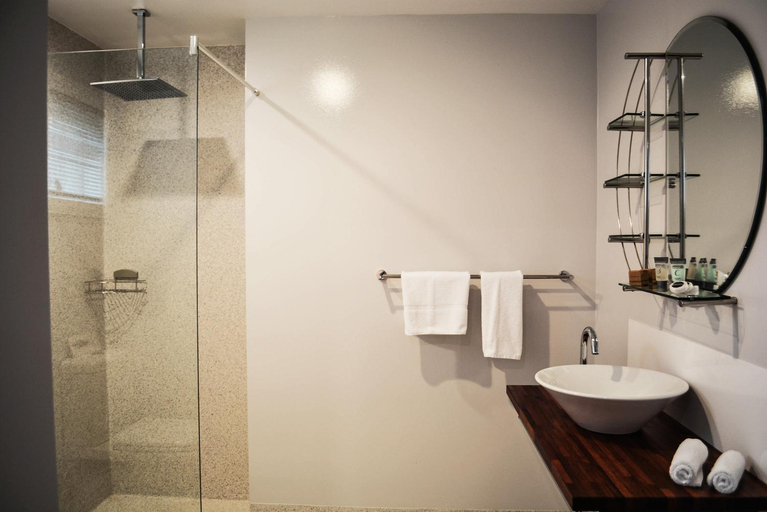 Bathroom 2, Heathfield Apartments, Hobart