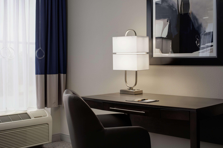 Bedroom 3, DoubleTree by Hilton Richmond Airport, Henrico