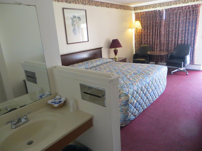 Others 4, Traveler's Lodge, Saline