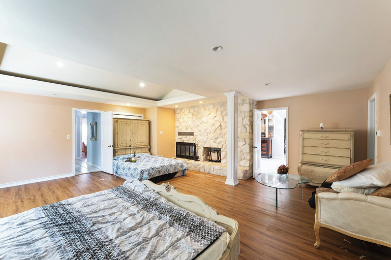 LUXURY BAY SHORE HOME, Suffolk
