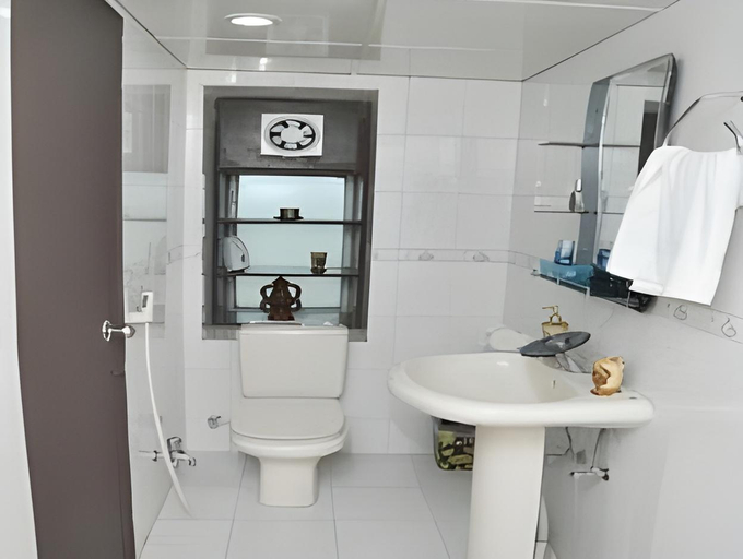 Bathroom, Grand Dhaka Hotel, Dhaka