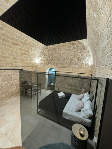 Others 5, Amale Suite 25 Medioevo Design, Bari