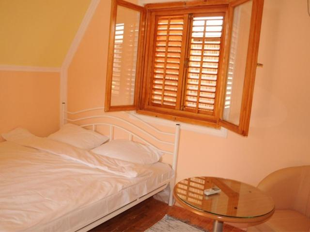 Others 2, B&B Queen, Belgrade