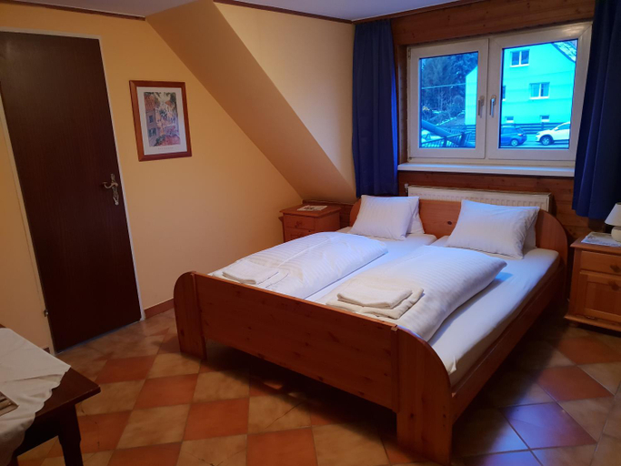 Bedroom 3, Pirates Hotel, Bruck an der Leitha