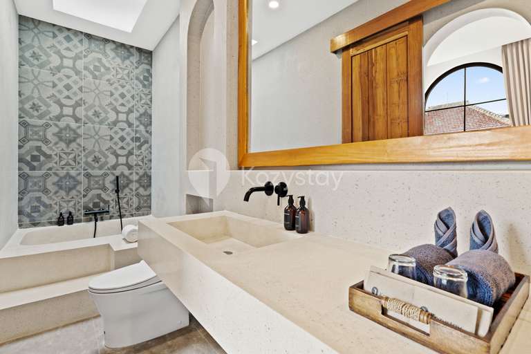 Bathroom 5, Caelora Villa by Kozystay - Canggu, Badung