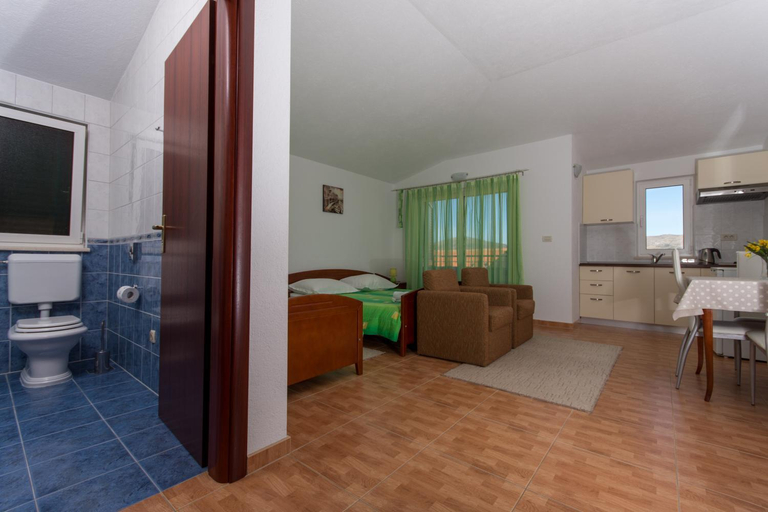 Others 5, Apartments Fumija, Okrug