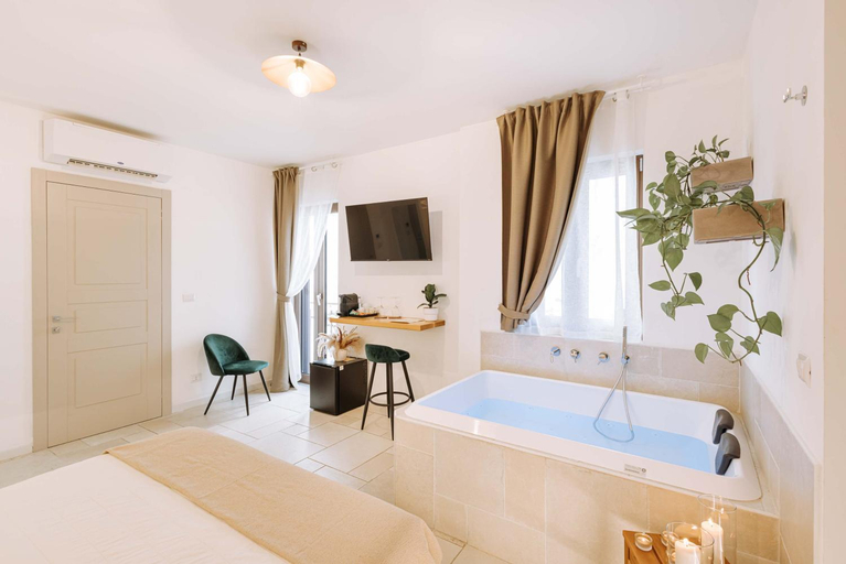 Others 5, Dirium - exclusive rooms, Bari