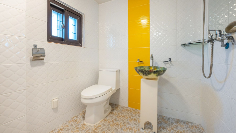 Bathroom 4, Yeongheungdo Blue Story Pension, Ongjin
