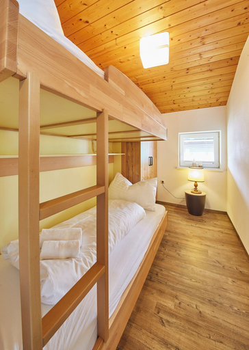 Bedroom 2, Delfi Ski & Bike Apartments, Zell am See