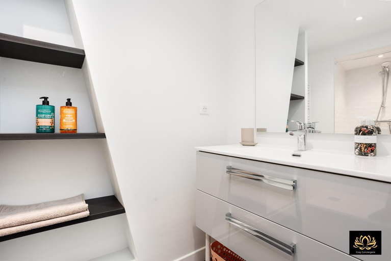 Bathroom 4, Alveo, Seine-et-Marne