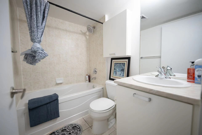 Bathroom 4, The Welly Suites & Towers Toronto, Toronto