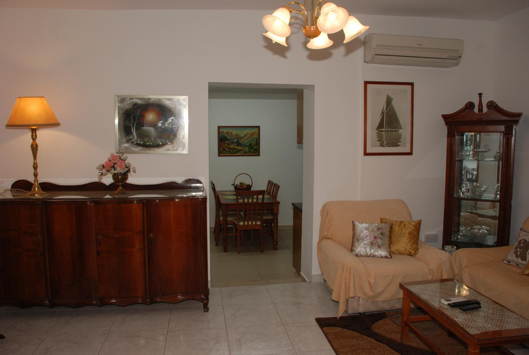 2, Kanarinis House