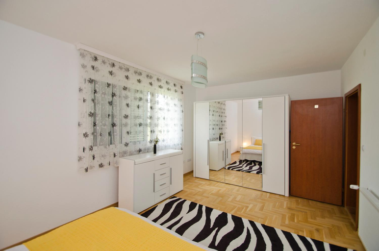 Others 4, Rooms Leda, Vrlika