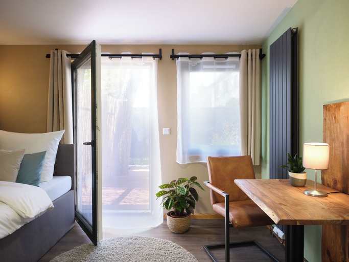 Bedroom 4, PHIL & MAX Hotel & Apartments Airport, Region Hannover