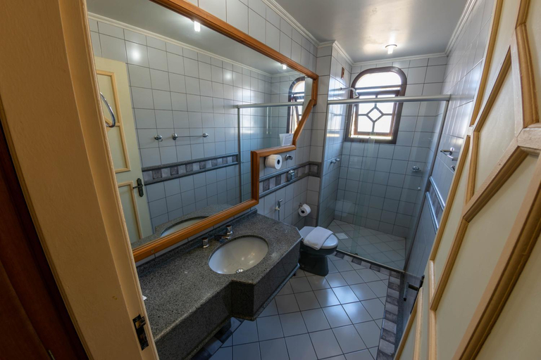 Bathroom, Via Genova Parque Hotel, Serafina Corrêa