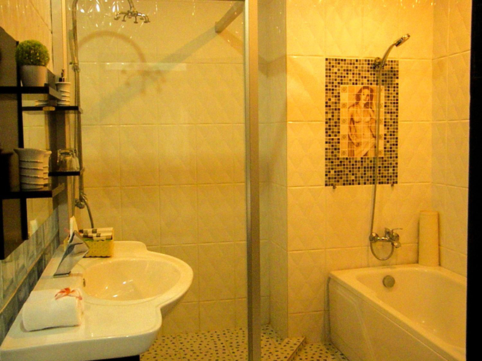 Bathroom 10
