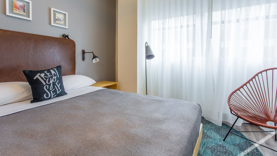 Bedroom 2, Moxy Patra Marina, West Greece