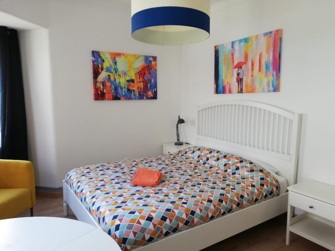 BED&SHOWER Moscavide -Self Check-In, Loures