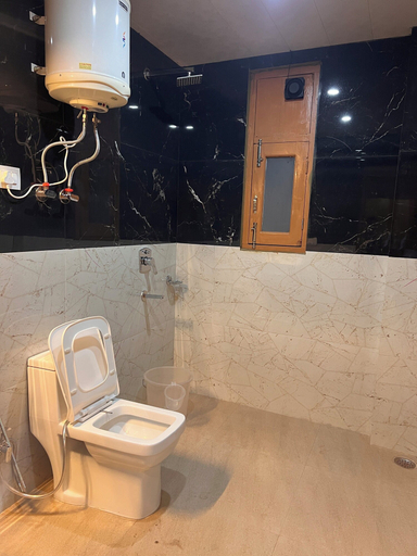 Bathroom 3, Redrosecottages, Kullu