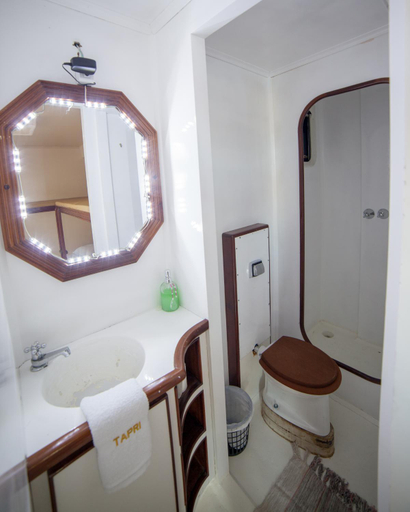 Bathroom 4, Tapri - Hotel Flutuante, Barra Bonita