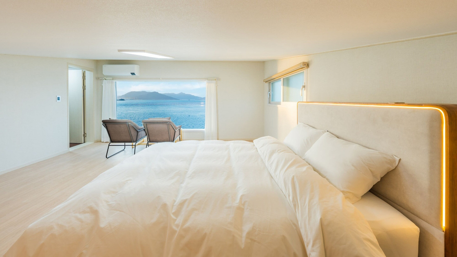 Bedroom 2, Geoje Daol Pool Villa Pension, Geoje