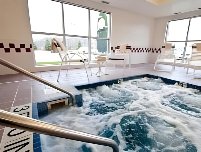 Sport & Beauty, MainStay Suites Appleton Airport - Fox River Mall Area, Outagamie