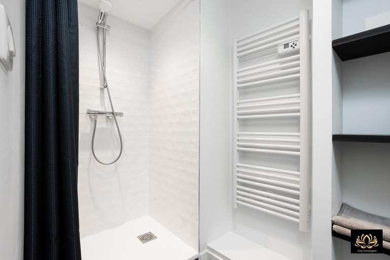 Bathroom 2, Alveo, Seine-et-Marne