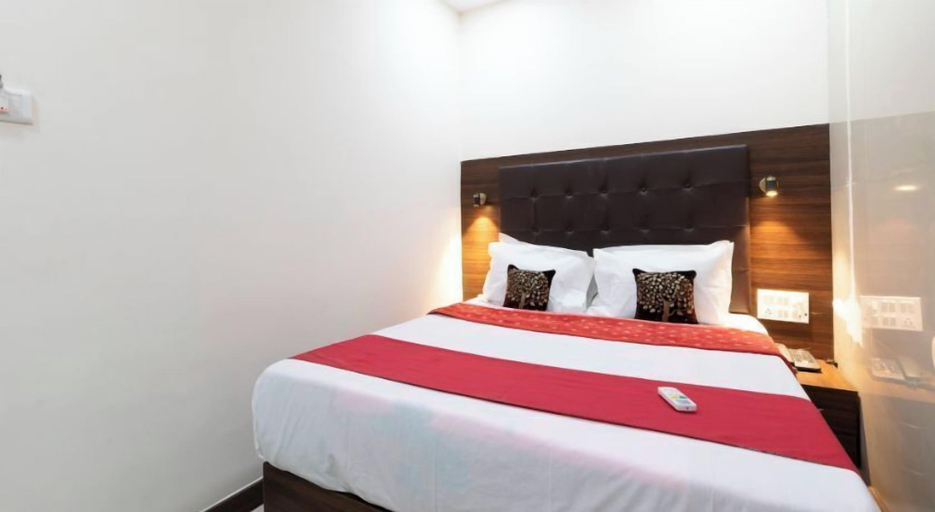 Bedroom 4, Hotel Nithyanand, Mumbai Suburban