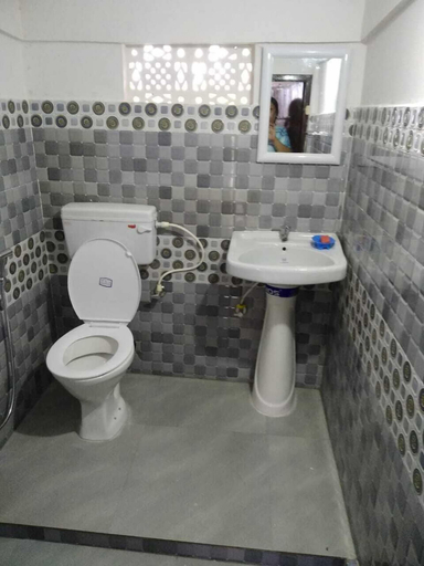 Bathroom 4, Denzong House and Restaurant, Darjiling