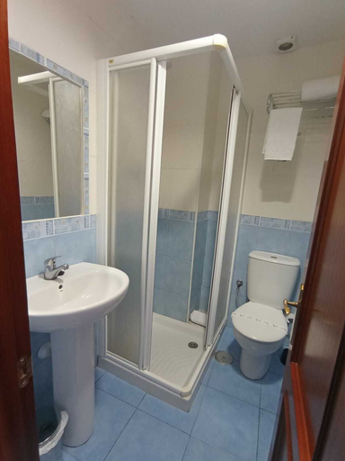 Bathroom 5, Puente Azud, Asturias