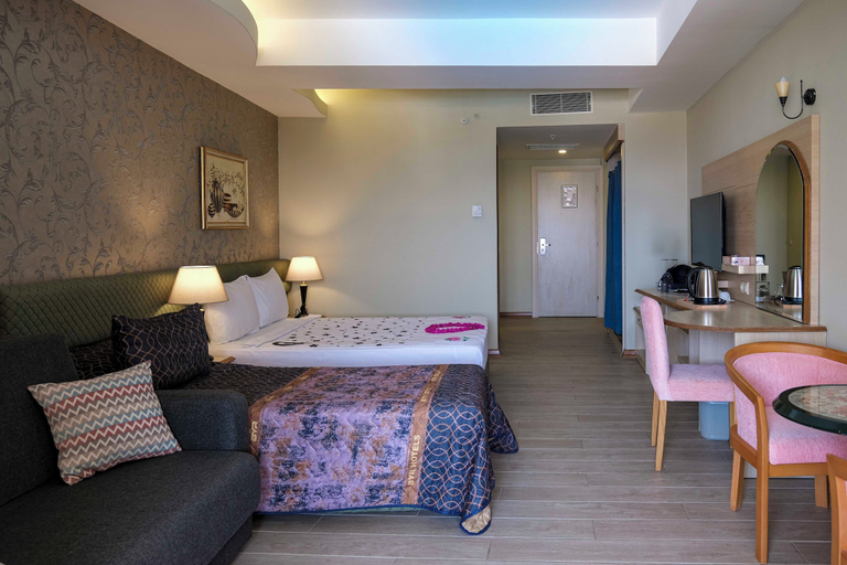 Bedroom 2, Grand Cortez Halal Family Hotel - All Inclusive, Alanya