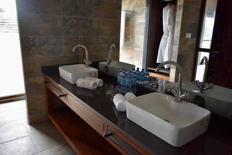 Bathroom 2, Serengeti Sametu Camp, Serengeti
