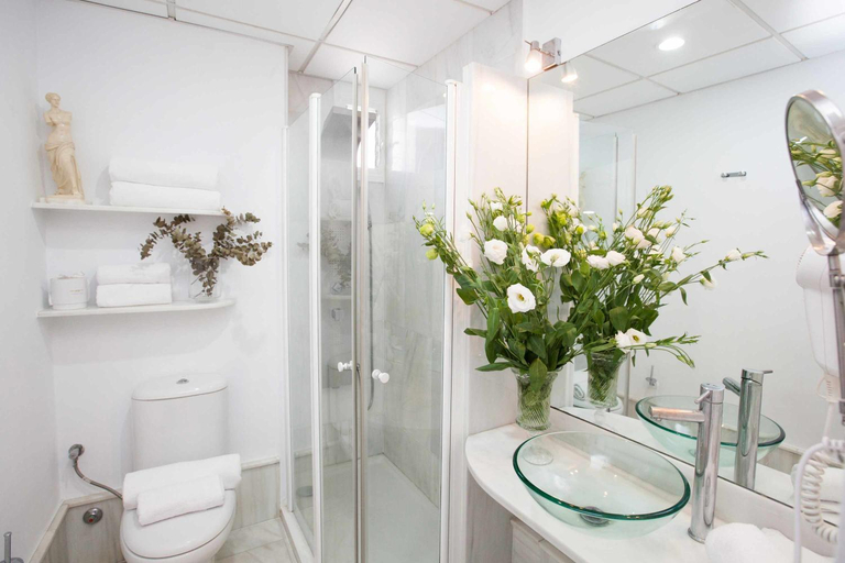 Bathroom, ISG Apartments Mezquita 5, Sevilla