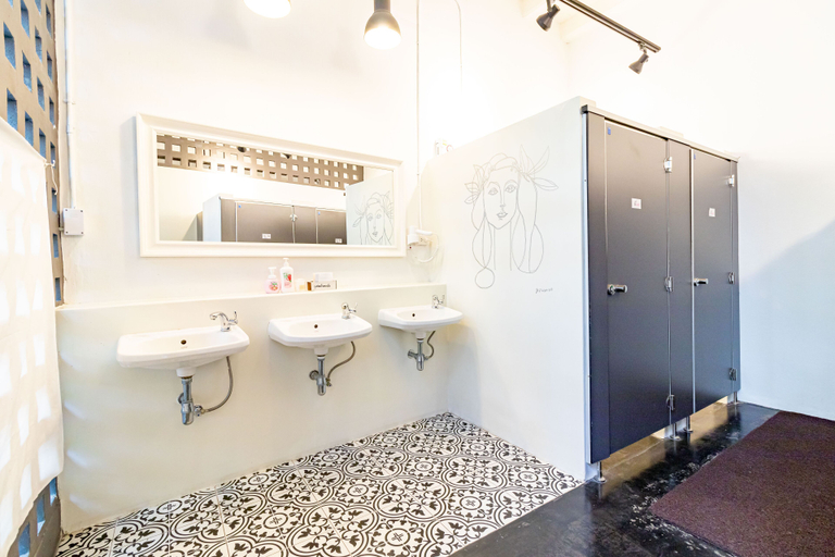 Bathroom 4, Yu Cafe Hostel, Muang Songkhla